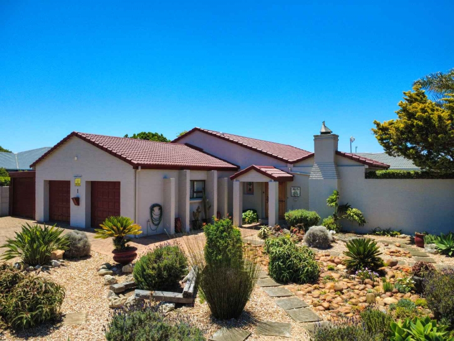 3 Bedroom Property for Sale in Stilbaai Wes Western Cape